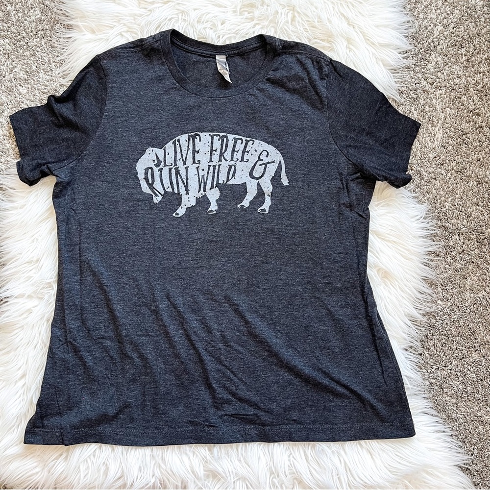 Live Free Run Wild Buffalo Graphic Tee Charcoal Gray Size L